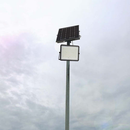 Слънчев LED прожектор с мощност 1800 лм, дистанционно управление, цветова температура 6400 К