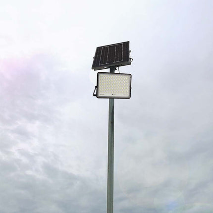 Слънчев LED прожектор с мощност 2600 лм, дистанционно управление, цветова температура 6400 К